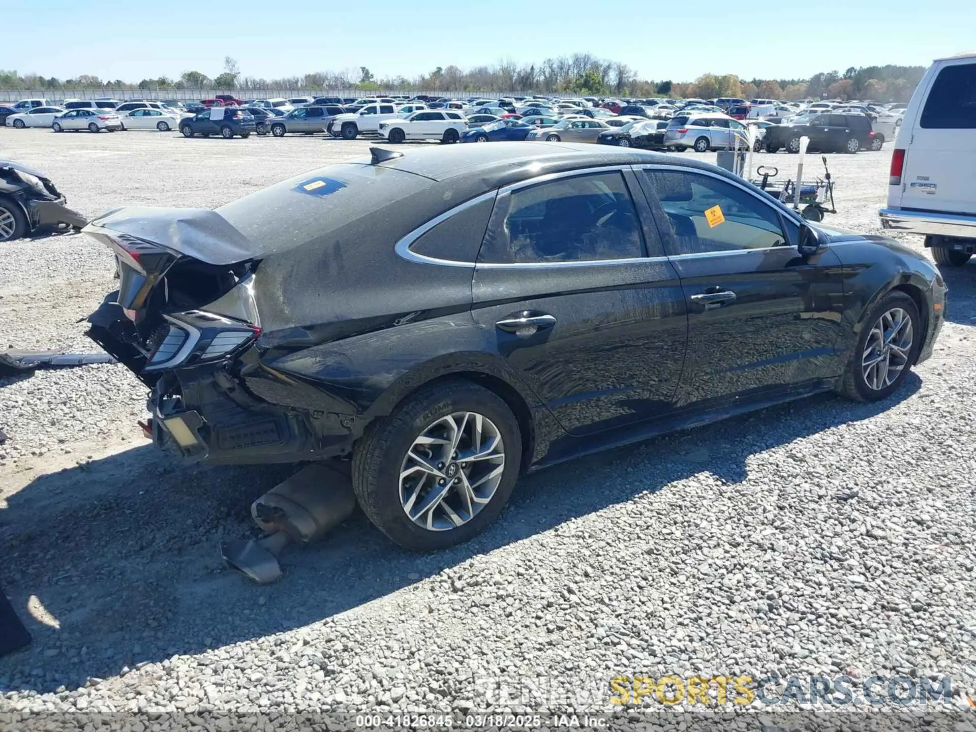 4 Photograph of a damaged car 5NPEF4JA0LH058992 HYUNDAI SONATA 2020