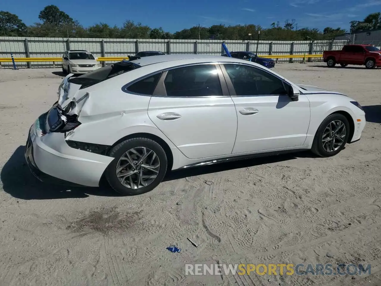 3 Photograph of a damaged car 5NPEF4JA1LH002754 HYUNDAI SONATA 2020