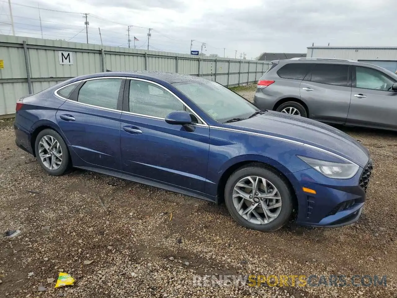 4 Photograph of a damaged car 5NPEF4JA1LH042834 HYUNDAI SONATA 2020