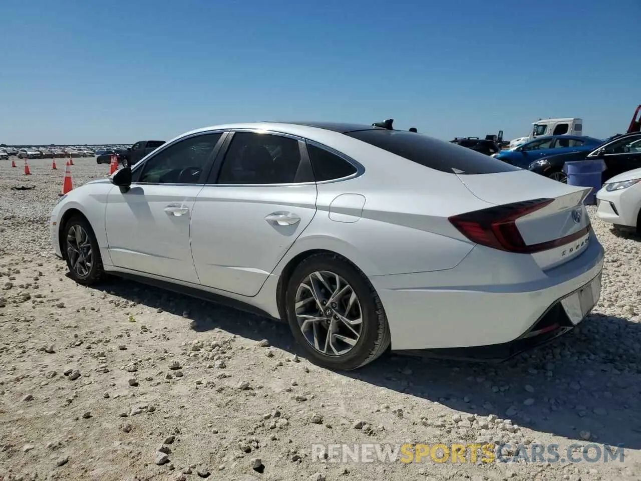 2 Photograph of a damaged car 5NPEF4JA2LH002360 HYUNDAI SONATA 2020