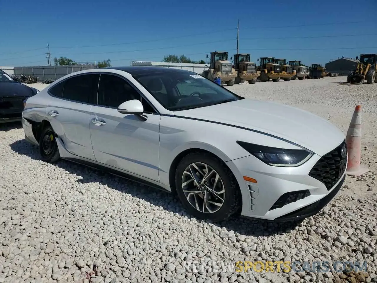 4 Photograph of a damaged car 5NPEF4JA2LH002360 HYUNDAI SONATA 2020