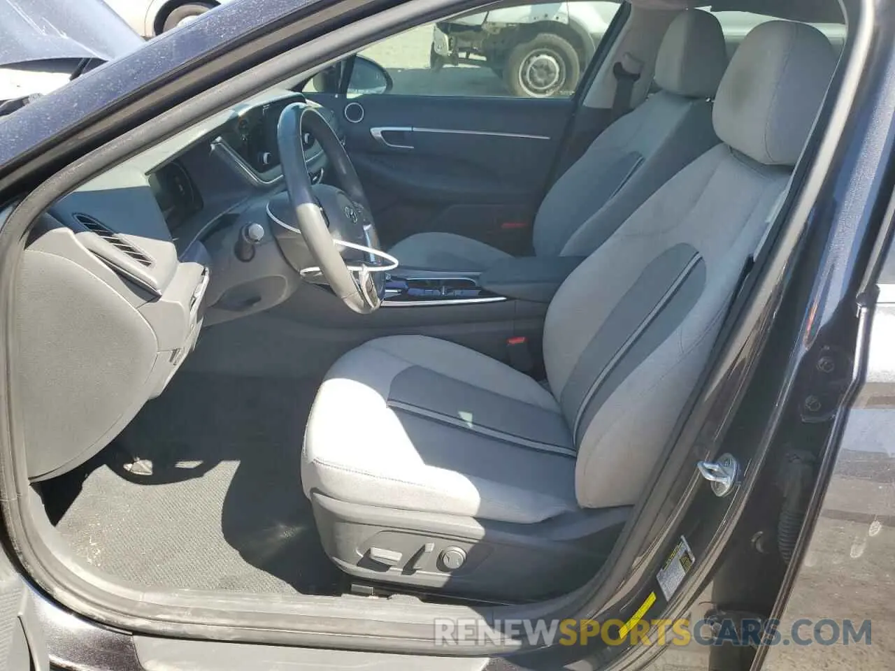 7 Photograph of a damaged car 5NPEF4JA2LH053244 HYUNDAI SONATA 2020