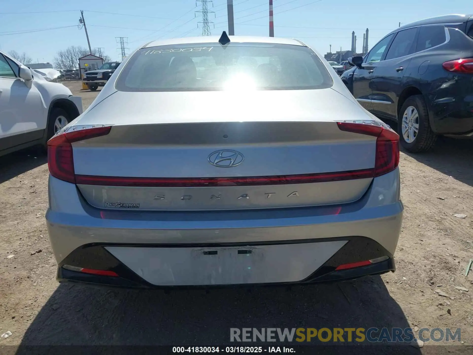 17 Photograph of a damaged car 5NPEF4JA2LH060078 HYUNDAI SONATA 2020