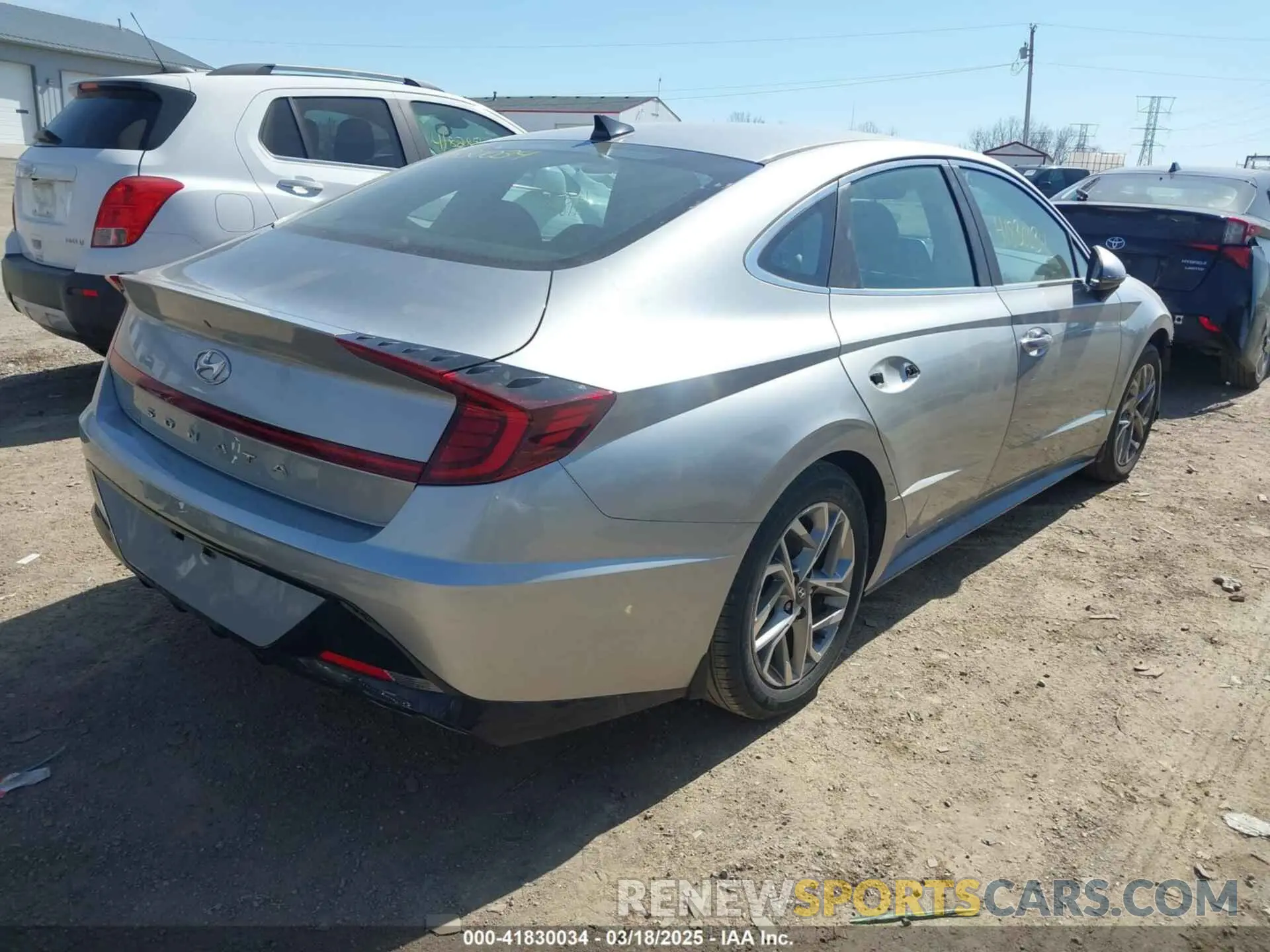 4 Photograph of a damaged car 5NPEF4JA2LH060078 HYUNDAI SONATA 2020