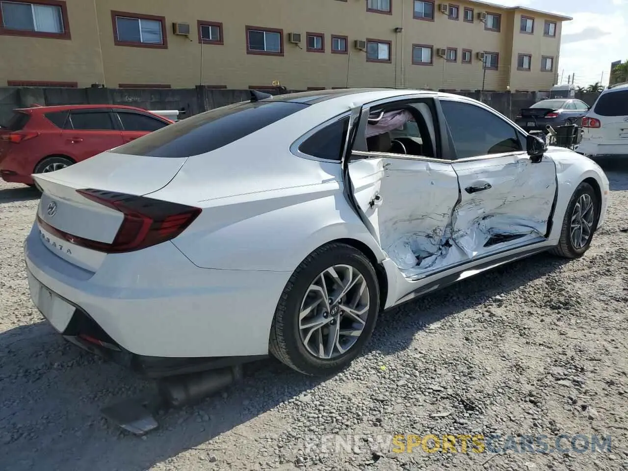 3 Photograph of a damaged car 5NPEF4JA3LH026392 HYUNDAI SONATA 2020