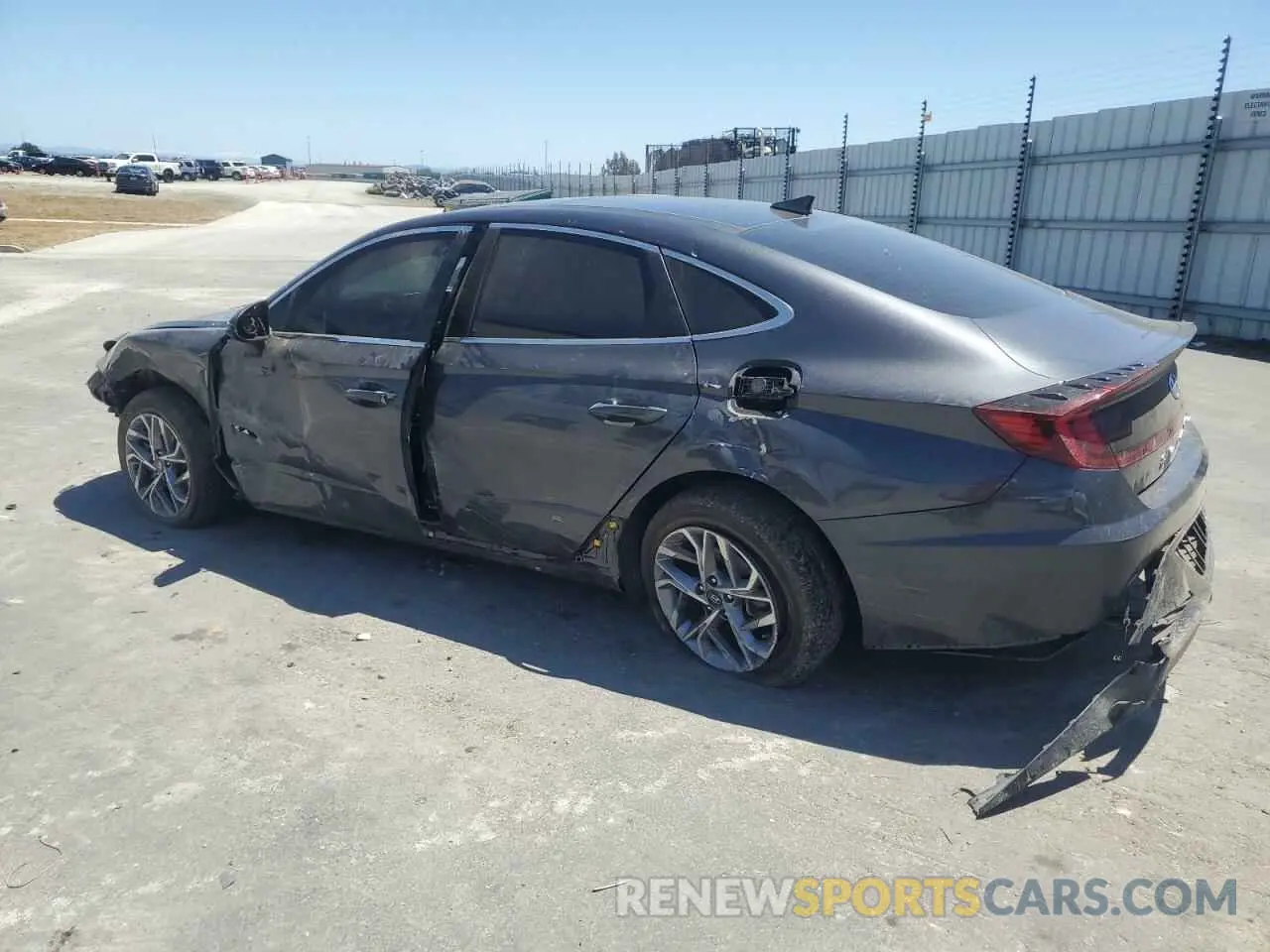 2 Photograph of a damaged car 5NPEF4JA3LH039126 HYUNDAI SONATA 2020