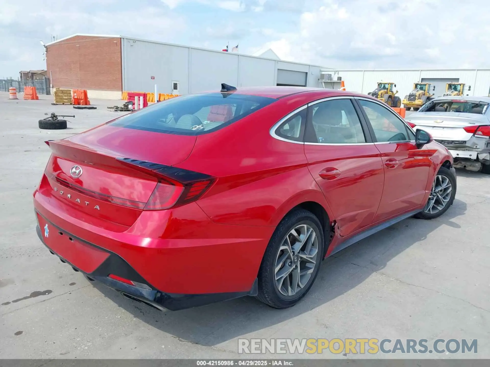 4 Photograph of a damaged car 5NPEF4JA3LH058839 HYUNDAI SONATA 2020