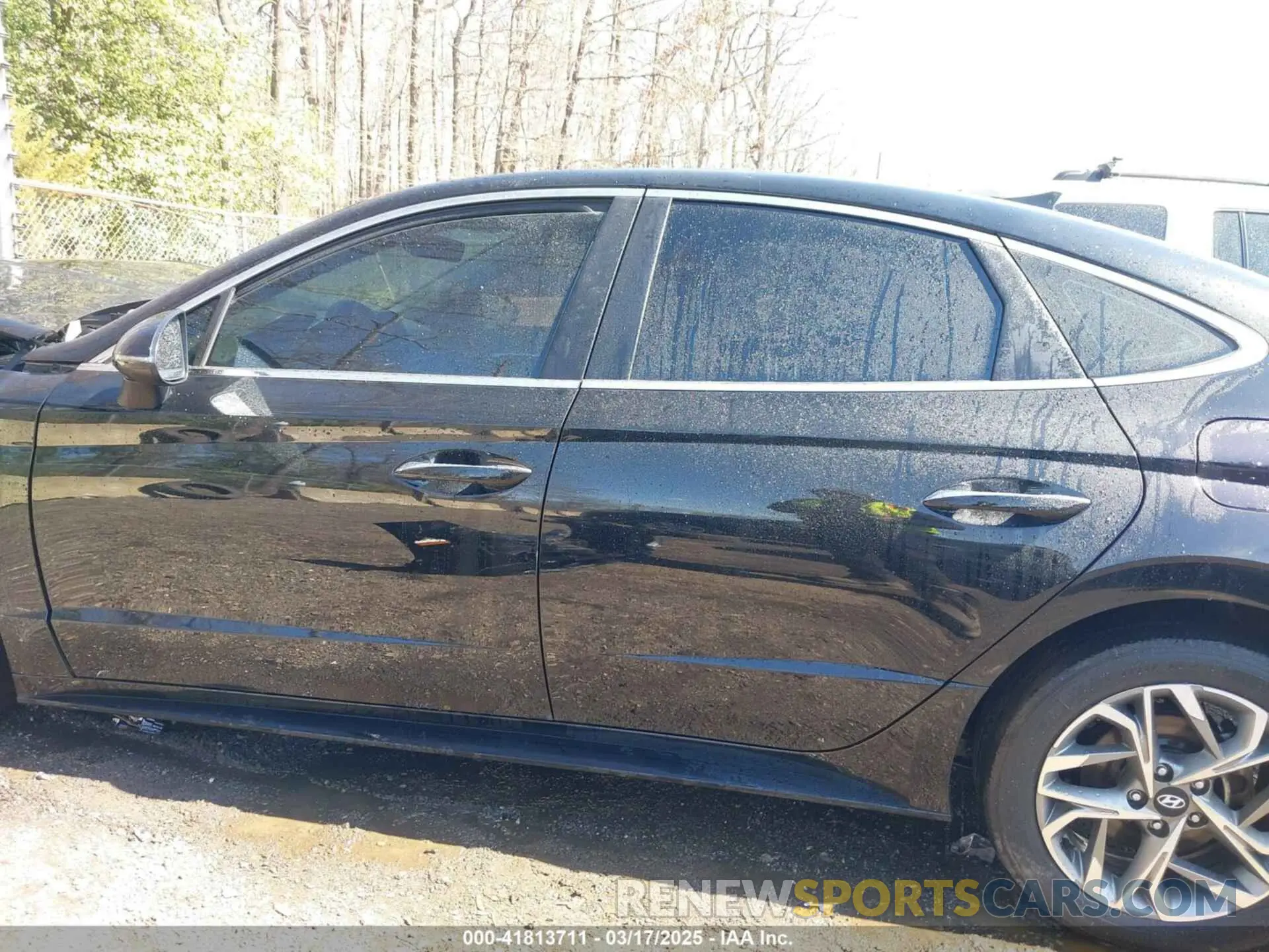14 Photograph of a damaged car 5NPEF4JA3LH059215 HYUNDAI SONATA 2020
