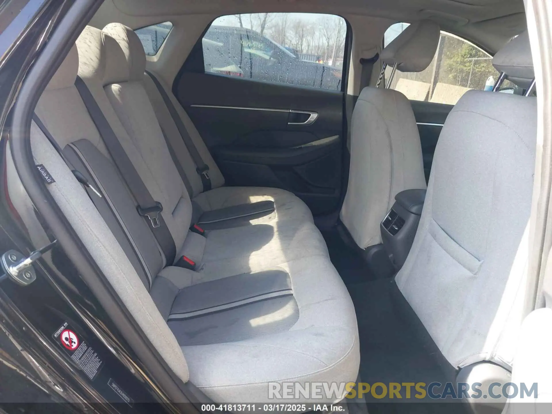 8 Photograph of a damaged car 5NPEF4JA3LH059215 HYUNDAI SONATA 2020