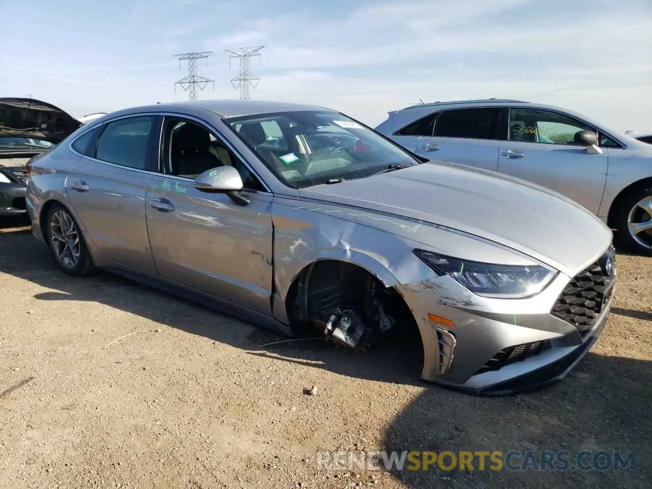 4 Photograph of a damaged car 5NPEF4JA3LH060610 HYUNDAI SONATA 2020