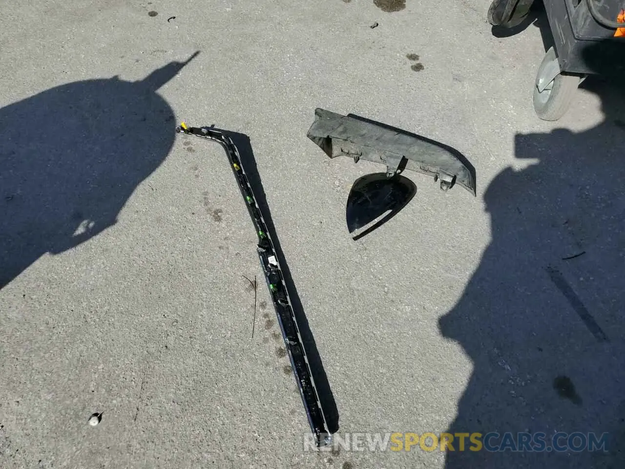 12 Photograph of a damaged car 5NPEF4JA4LH014431 HYUNDAI SONATA 2020