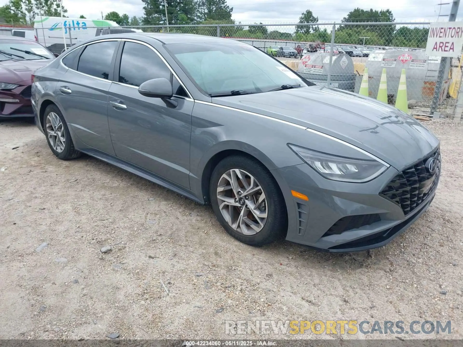 1 Photograph of a damaged car 5NPEF4JA4LH021136 HYUNDAI SONATA 2020
