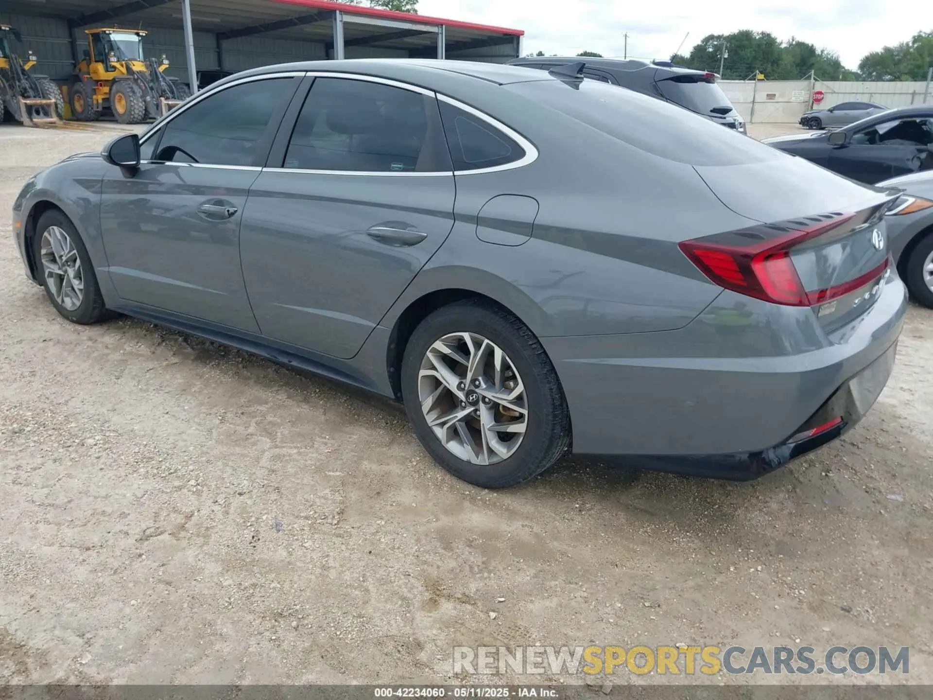 3 Photograph of a damaged car 5NPEF4JA4LH021136 HYUNDAI SONATA 2020