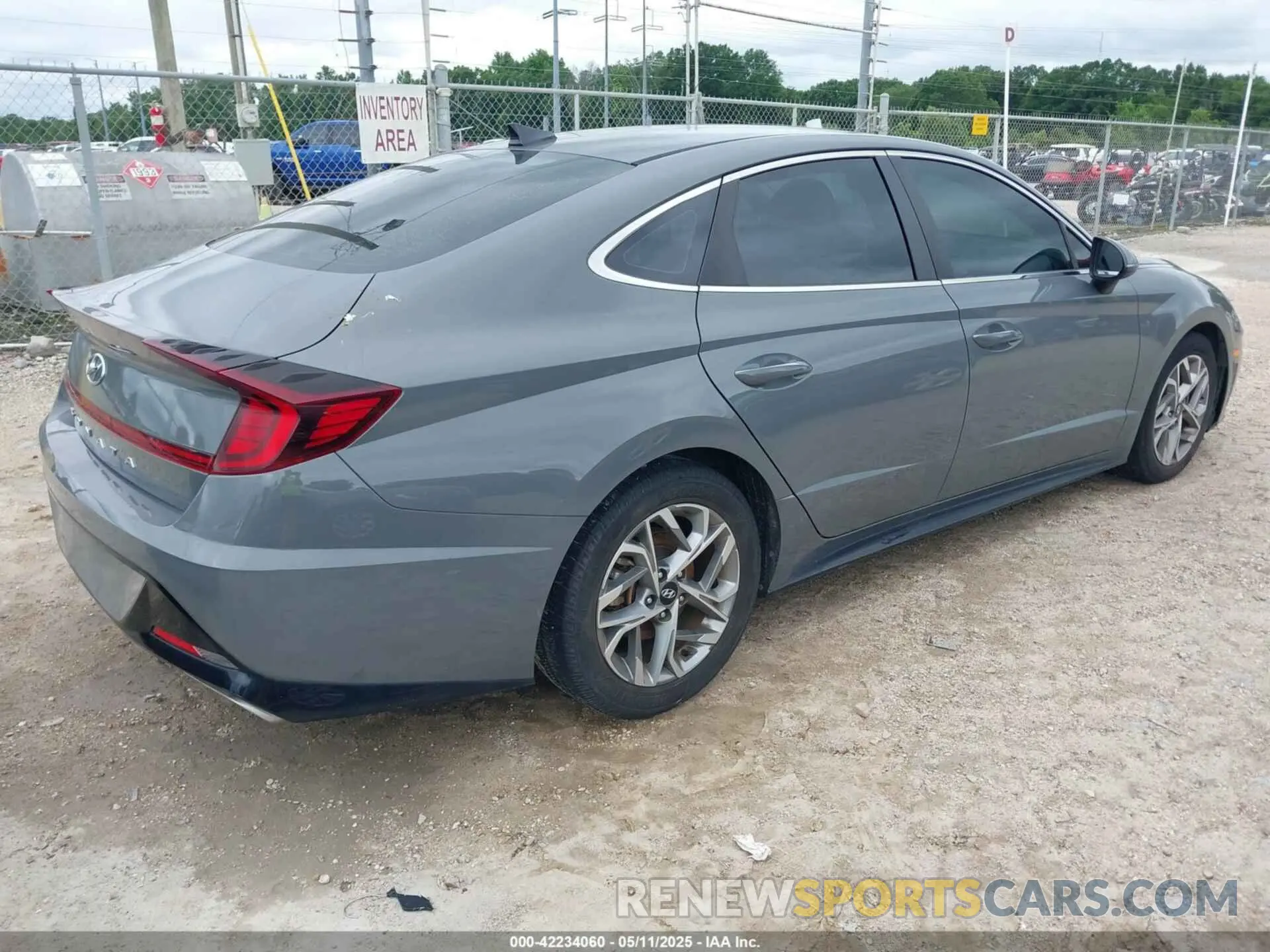 4 Photograph of a damaged car 5NPEF4JA4LH021136 HYUNDAI SONATA 2020