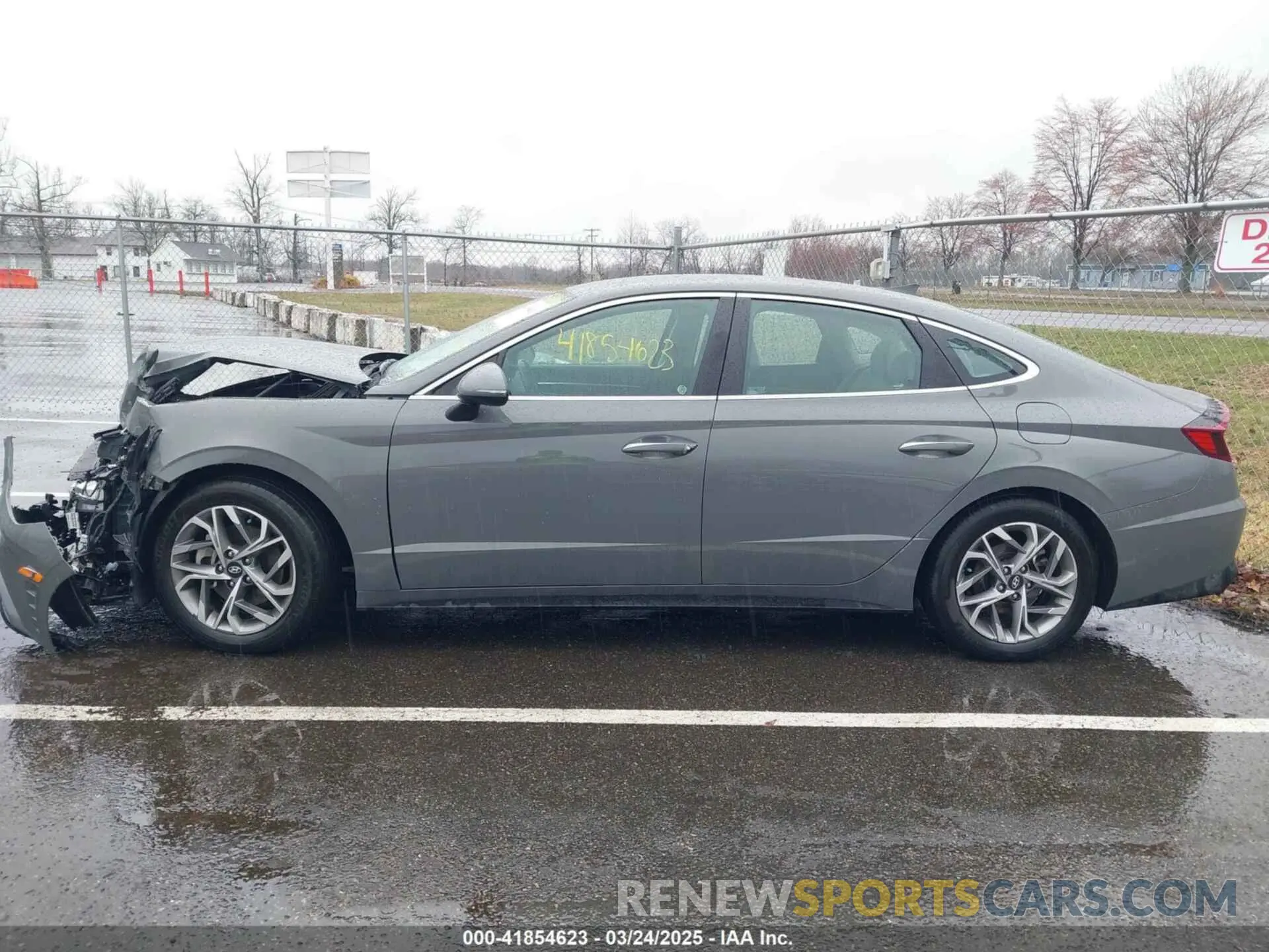 14 Photograph of a damaged car 5NPEF4JA5LH021064 HYUNDAI SONATA 2020
