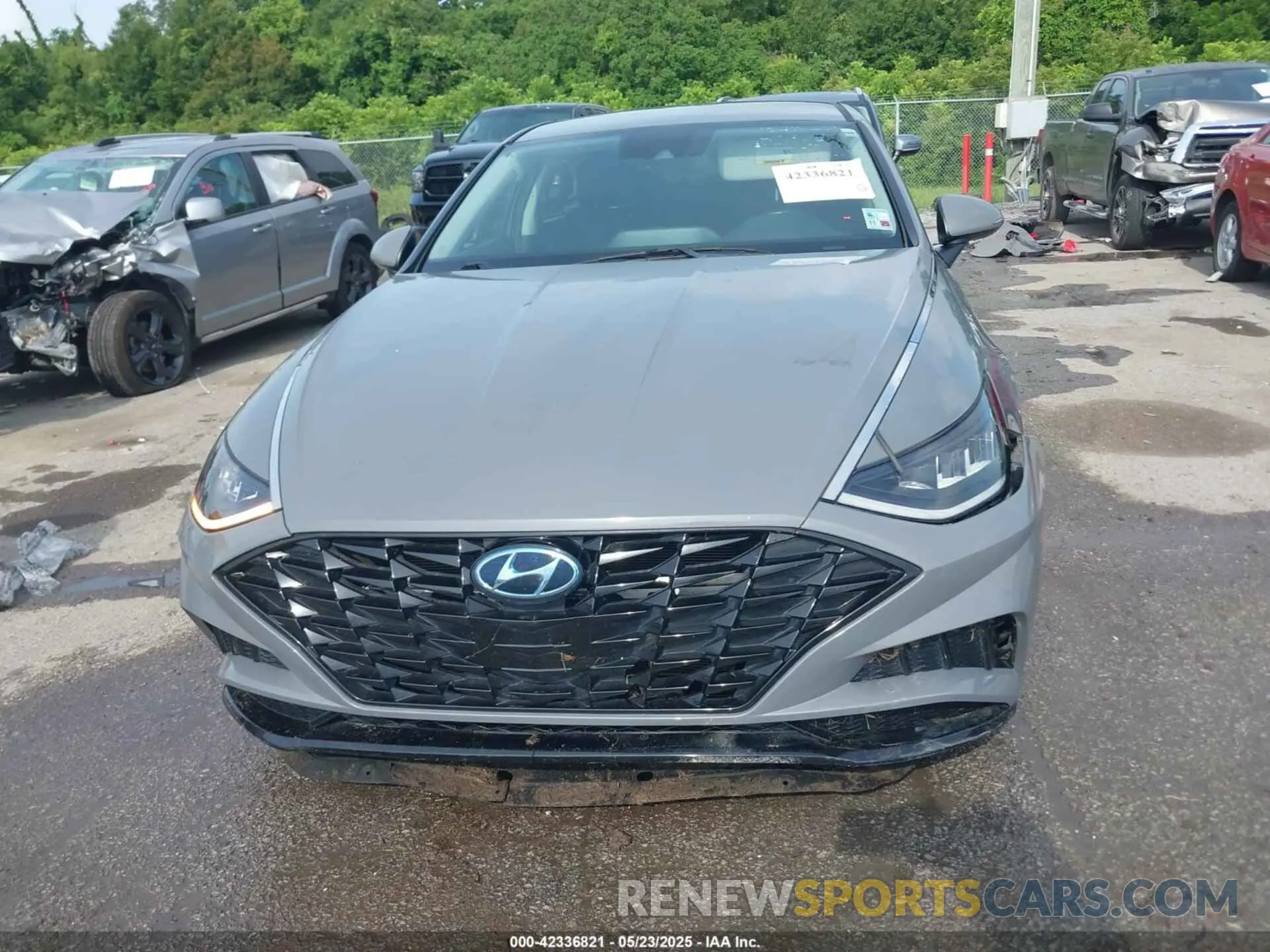 12 Photograph of a damaged car 5NPEF4JA5LH023641 HYUNDAI SONATA 2020