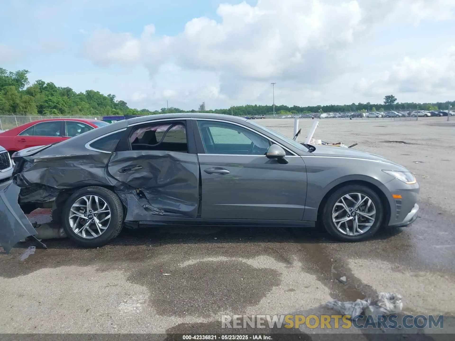 13 Photograph of a damaged car 5NPEF4JA5LH023641 HYUNDAI SONATA 2020