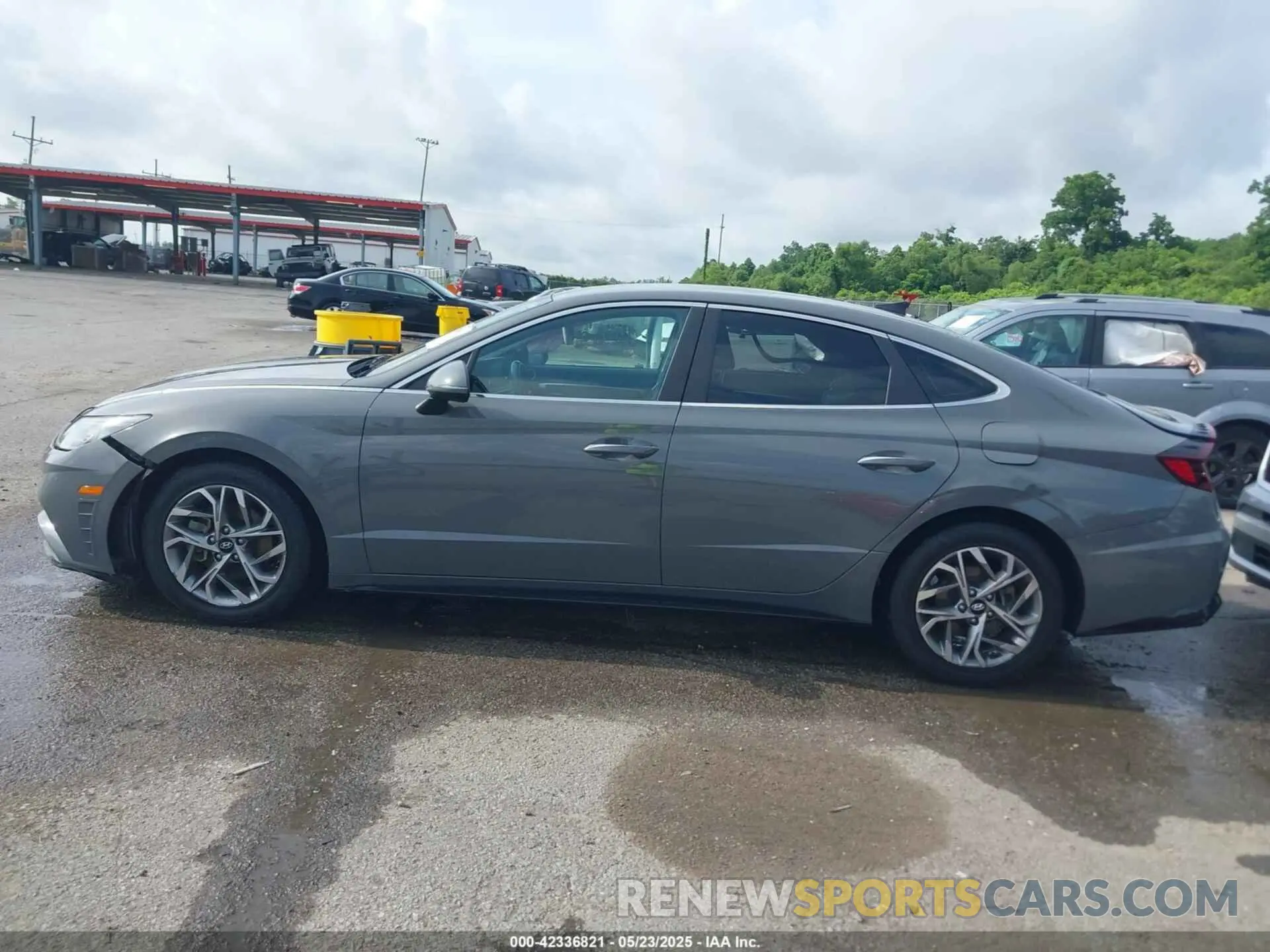 14 Photograph of a damaged car 5NPEF4JA5LH023641 HYUNDAI SONATA 2020