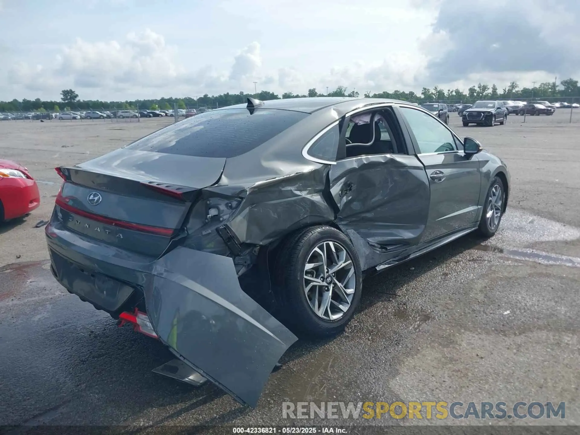 4 Photograph of a damaged car 5NPEF4JA5LH023641 HYUNDAI SONATA 2020
