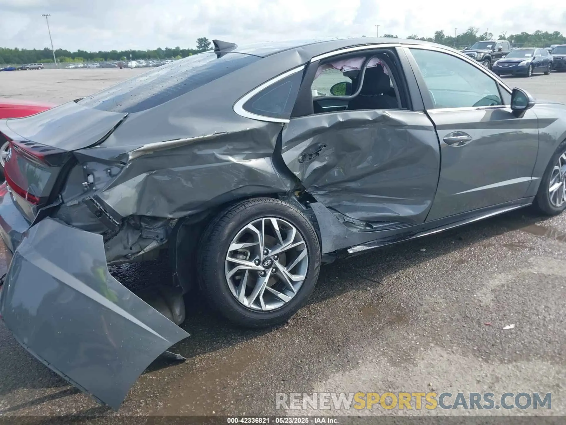 6 Photograph of a damaged car 5NPEF4JA5LH023641 HYUNDAI SONATA 2020