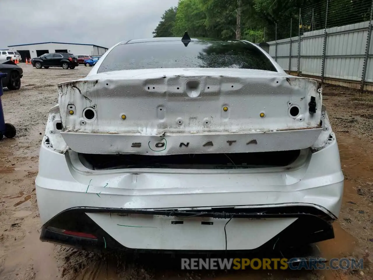 6 Photograph of a damaged car 5NPEF4JA5LH025759 HYUNDAI SONATA 2020