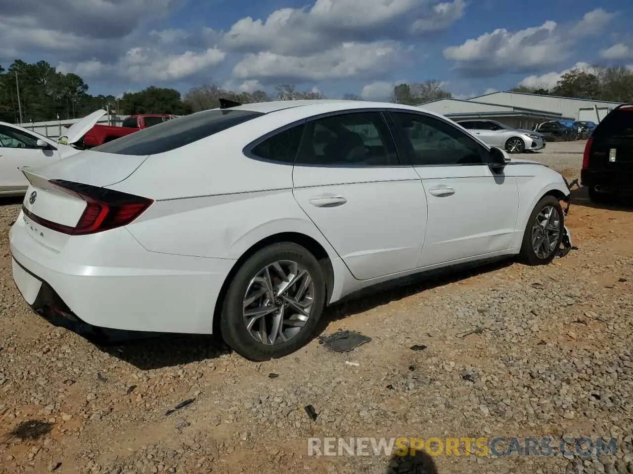 3 Photograph of a damaged car 5NPEF4JA5LH035174 HYUNDAI SONATA 2020