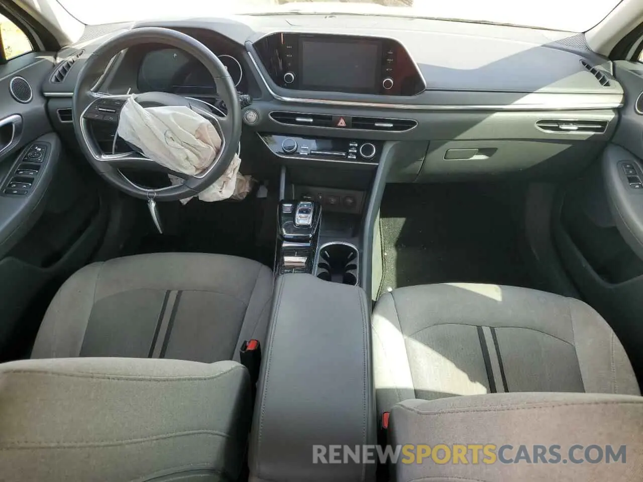 8 Photograph of a damaged car 5NPEF4JA5LH035174 HYUNDAI SONATA 2020
