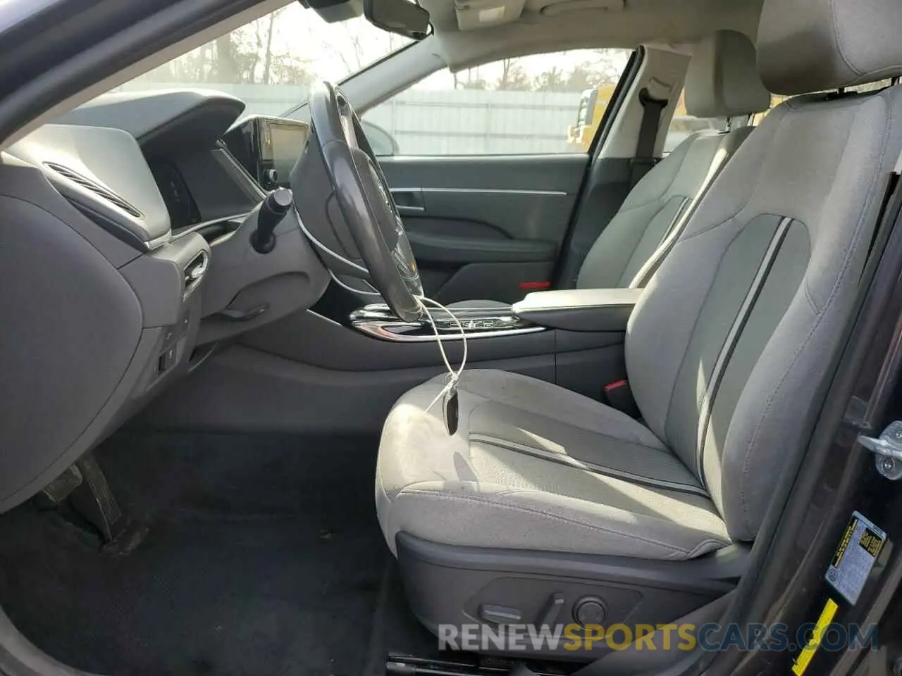7 Photograph of a damaged car 5NPEF4JA5LH039337 HYUNDAI SONATA 2020