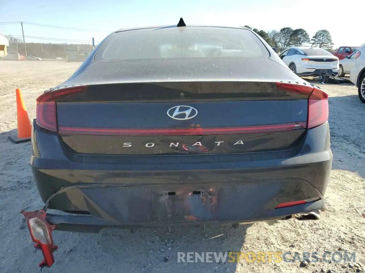 6 Photograph of a damaged car 5NPEF4JA5LH053951 HYUNDAI SONATA 2020