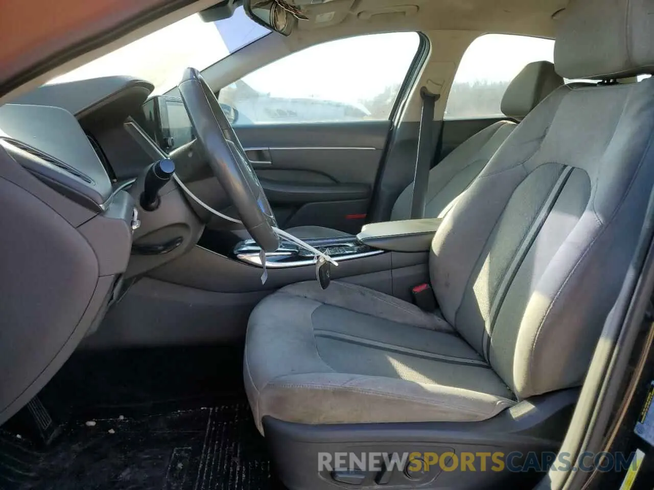 7 Photograph of a damaged car 5NPEF4JA5LH053951 HYUNDAI SONATA 2020