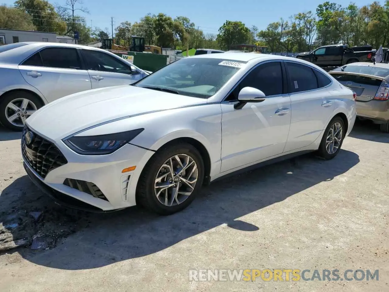 1 Photograph of a damaged car 5NPEF4JA6LH021557 HYUNDAI SONATA 2020