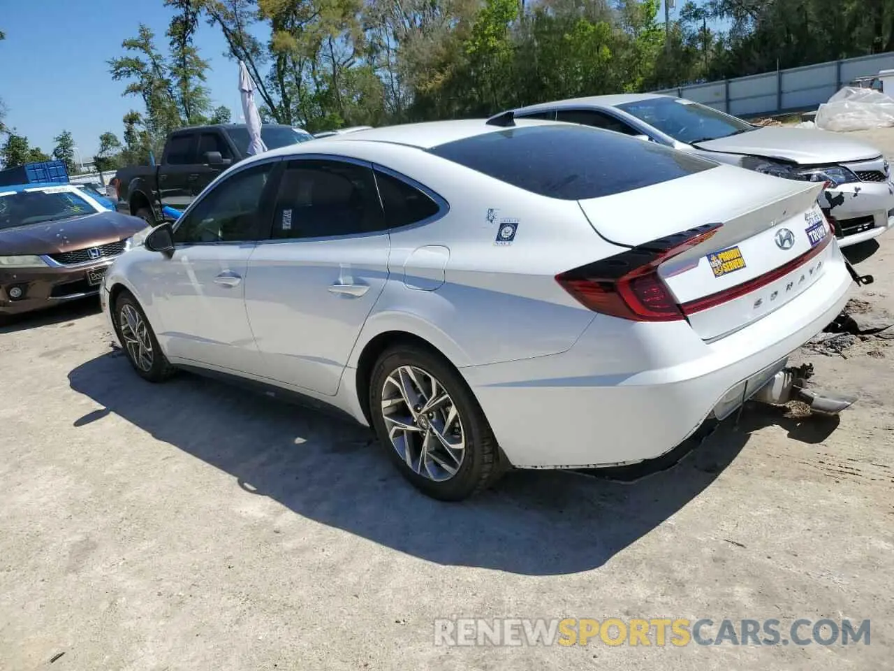 2 Photograph of a damaged car 5NPEF4JA6LH021557 HYUNDAI SONATA 2020