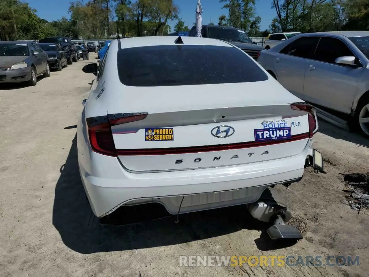 6 Photograph of a damaged car 5NPEF4JA6LH021557 HYUNDAI SONATA 2020