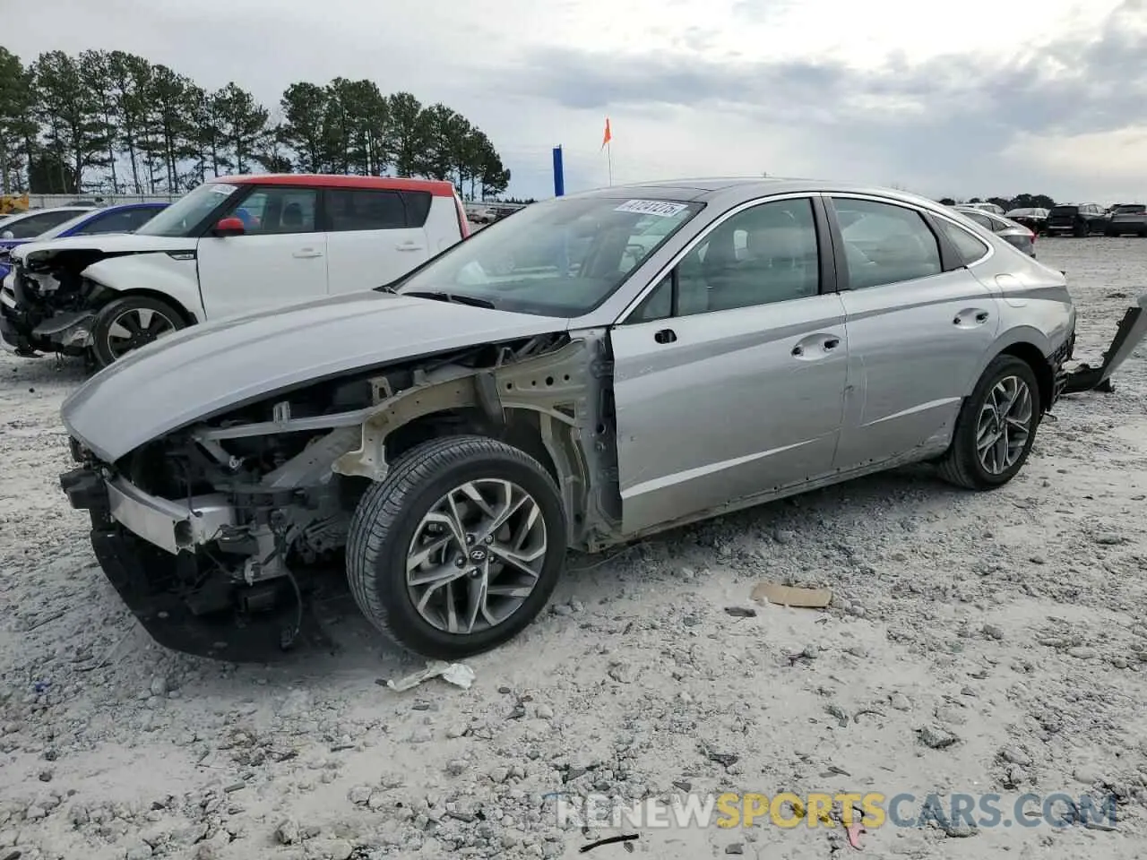 1 Photograph of a damaged car 5NPEF4JA6LH058687 HYUNDAI SONATA 2020