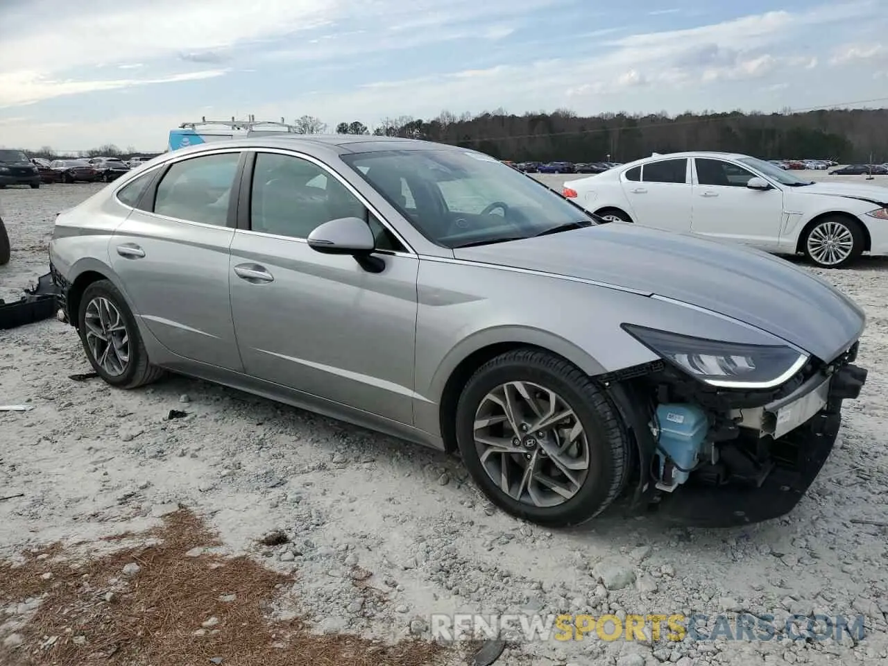 4 Photograph of a damaged car 5NPEF4JA6LH058687 HYUNDAI SONATA 2020