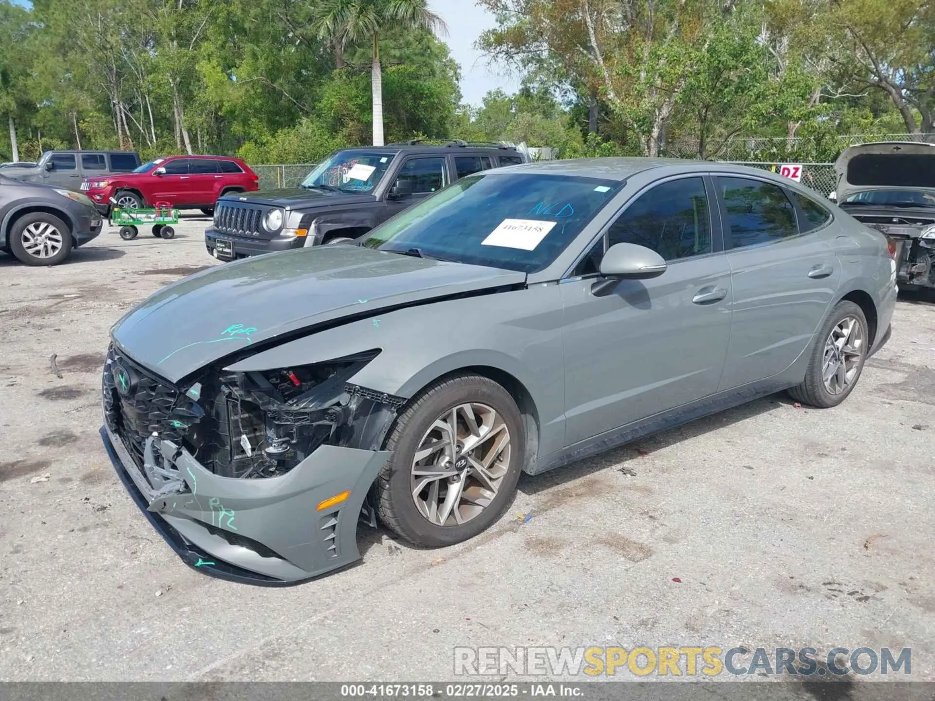 2 Photograph of a damaged car 5NPEF4JA7LH060559 HYUNDAI SONATA 2020