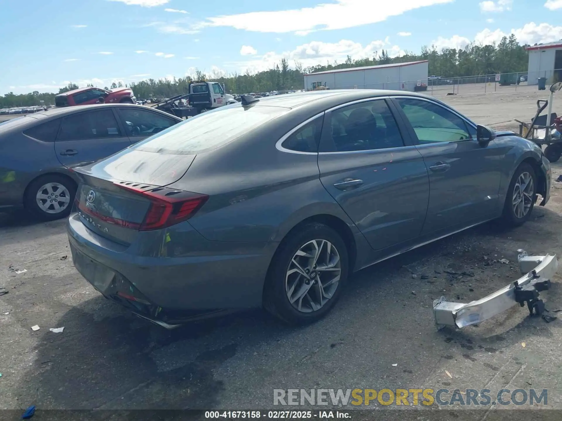 4 Photograph of a damaged car 5NPEF4JA7LH060559 HYUNDAI SONATA 2020