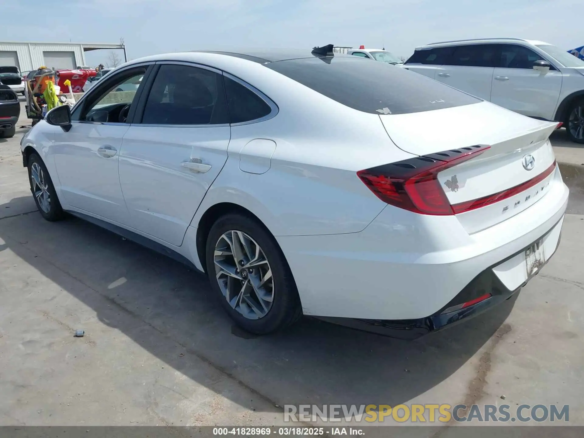 3 Photograph of a damaged car 5NPEF4JA8LH002363 HYUNDAI SONATA 2020