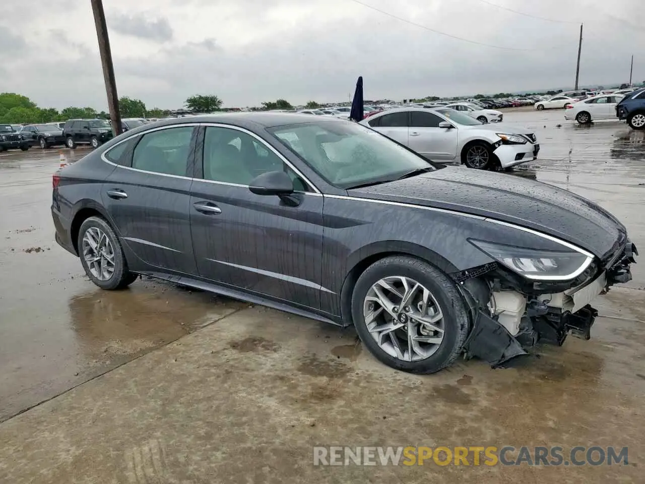 4 Photograph of a damaged car 5NPEF4JA8LH022760 HYUNDAI SONATA 2020
