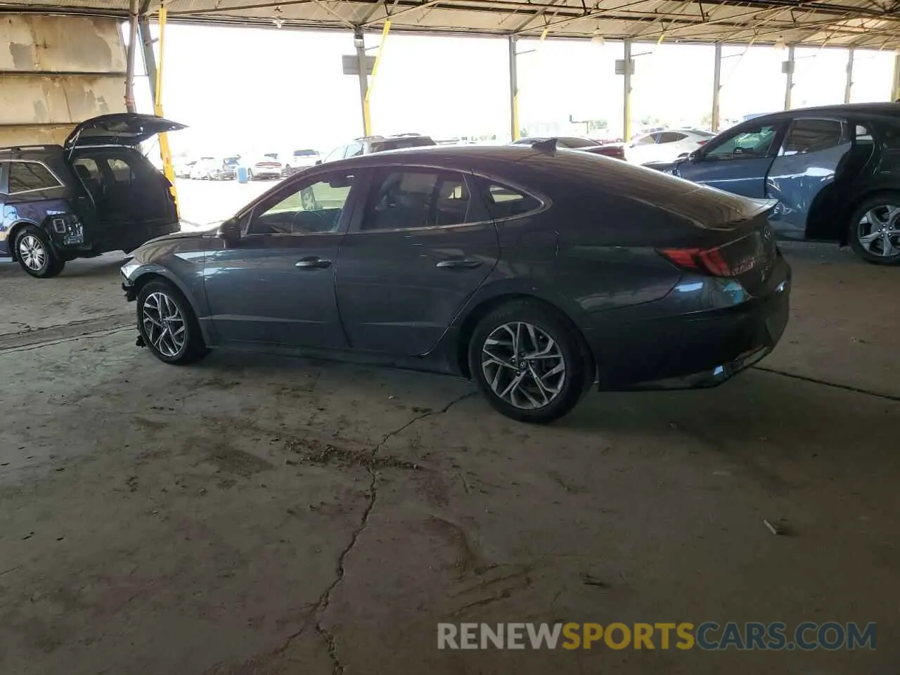 2 Photograph of a damaged car 5NPEF4JA8LH041986 HYUNDAI SONATA 2020