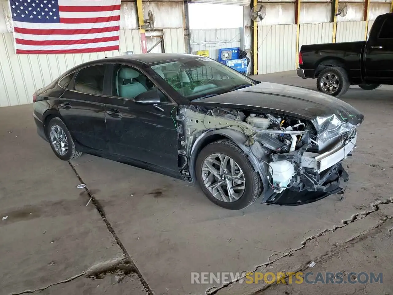 4 Photograph of a damaged car 5NPEF4JA8LH041986 HYUNDAI SONATA 2020