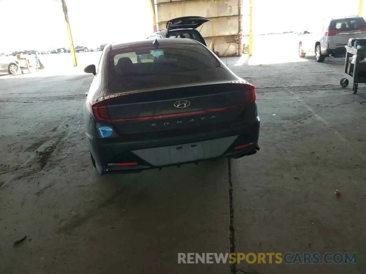 6 Photograph of a damaged car 5NPEF4JA8LH041986 HYUNDAI SONATA 2020
