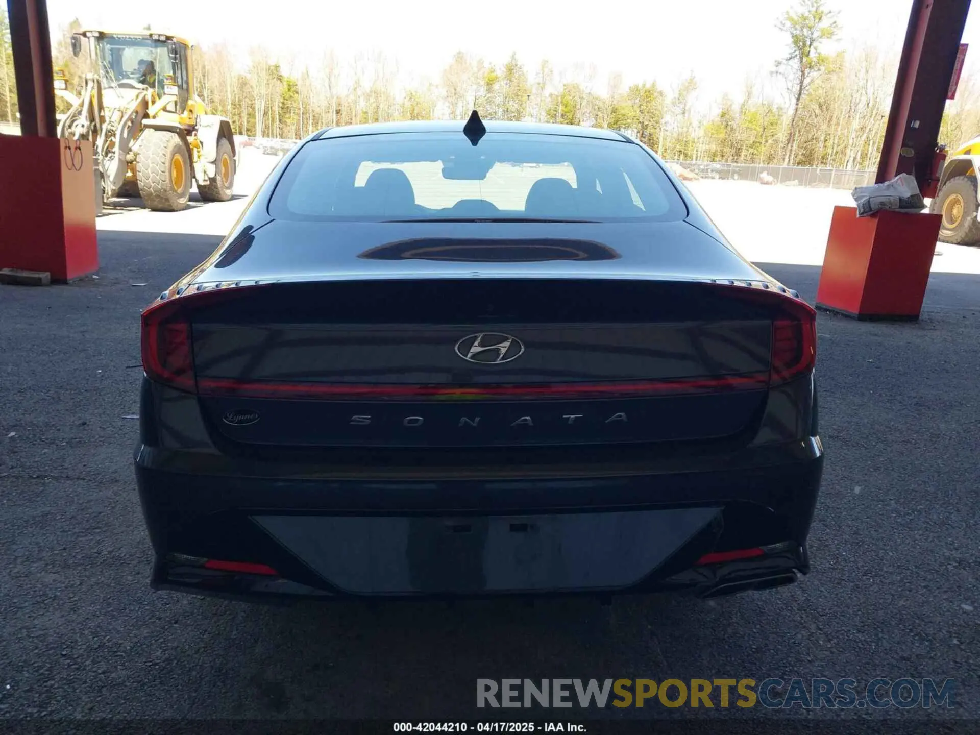 16 Photograph of a damaged car 5NPEF4JA8LH047030 HYUNDAI SONATA 2020