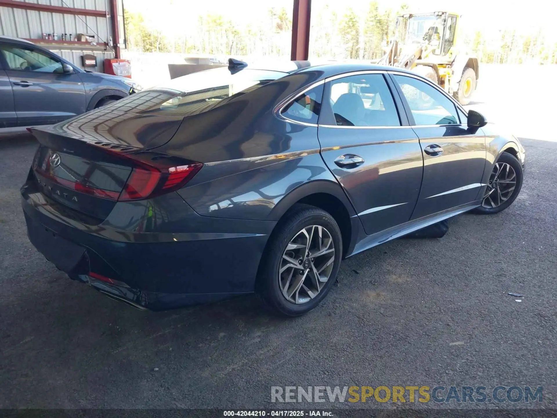 4 Photograph of a damaged car 5NPEF4JA8LH047030 HYUNDAI SONATA 2020