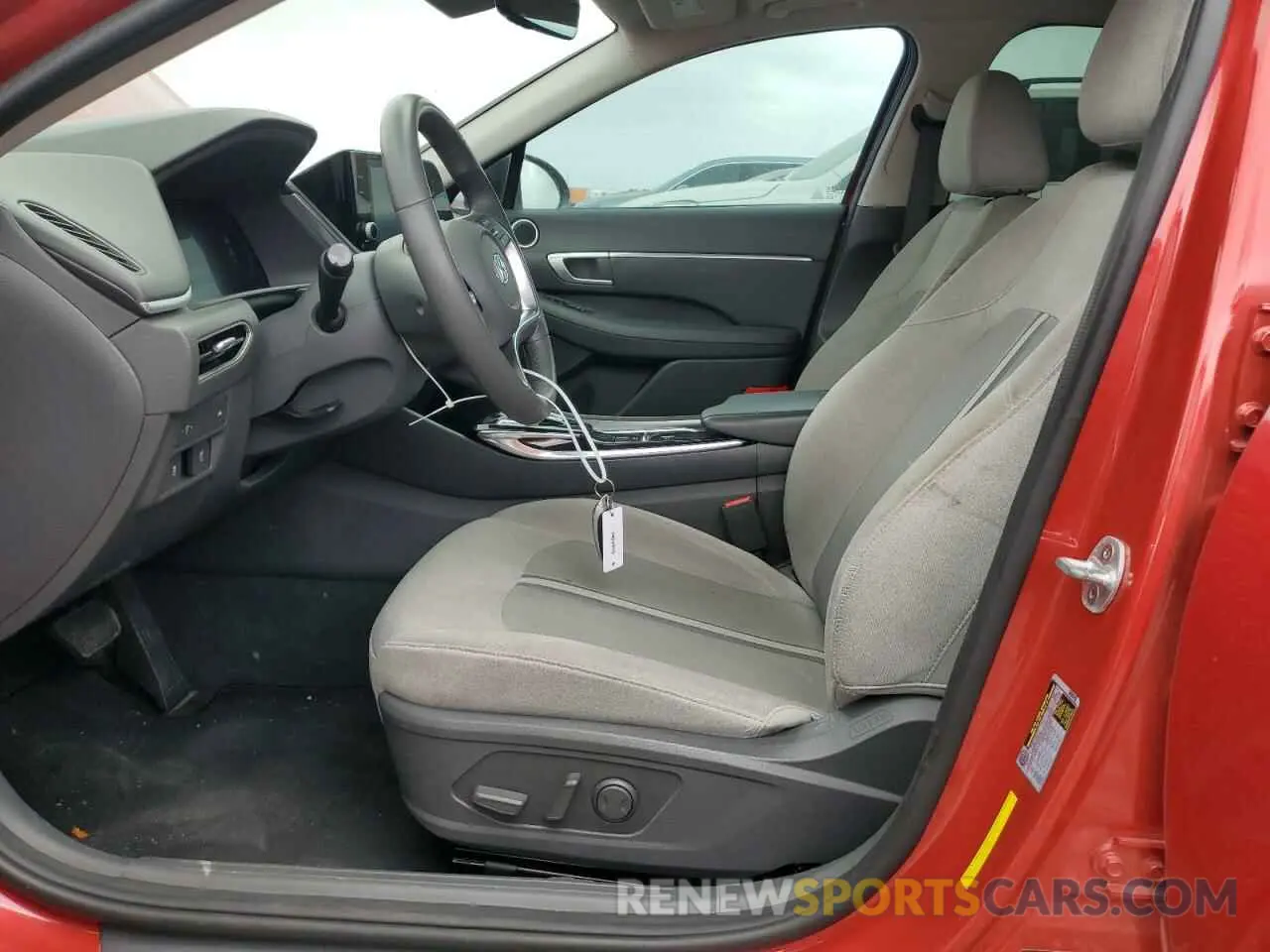 7 Photograph of a damaged car 5NPEF4JA9LH016644 HYUNDAI SONATA 2020