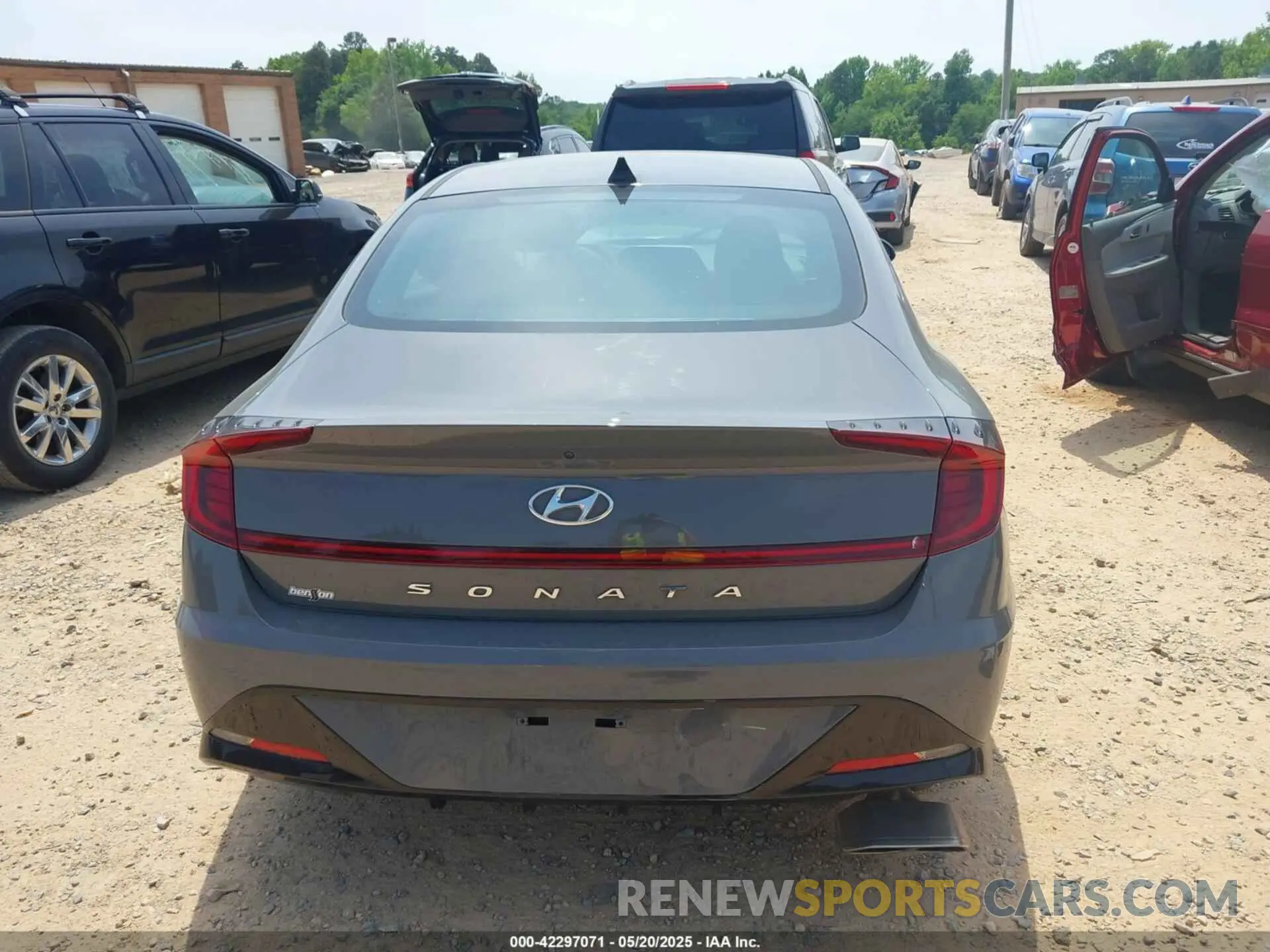 16 Photograph of a damaged car 5NPEF4JA9LH022606 HYUNDAI SONATA 2020