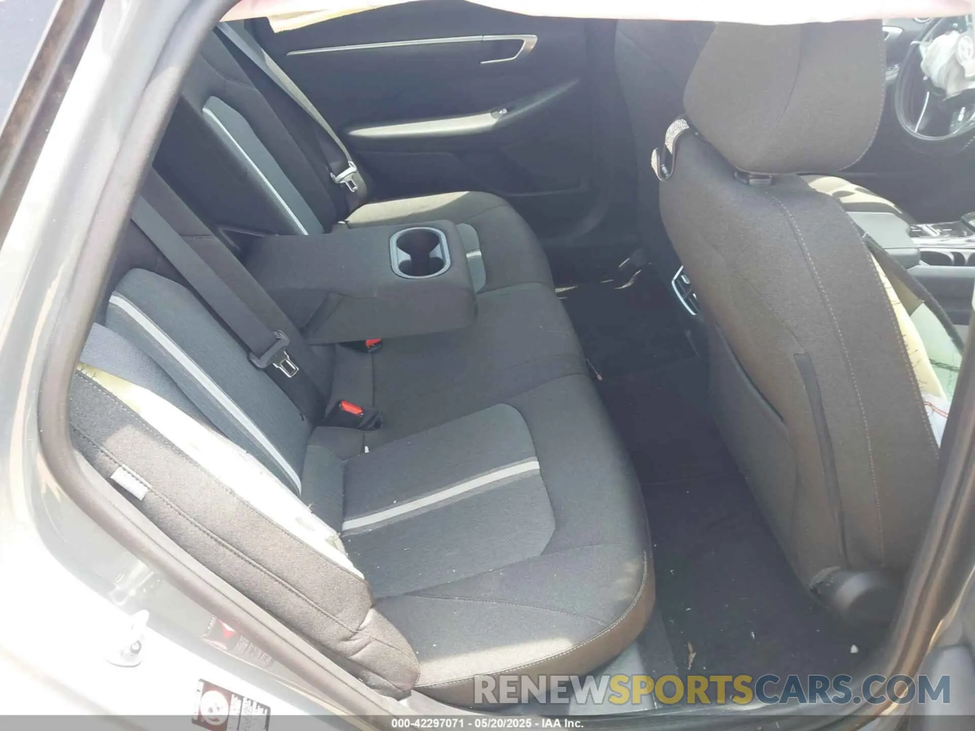 8 Photograph of a damaged car 5NPEF4JA9LH022606 HYUNDAI SONATA 2020