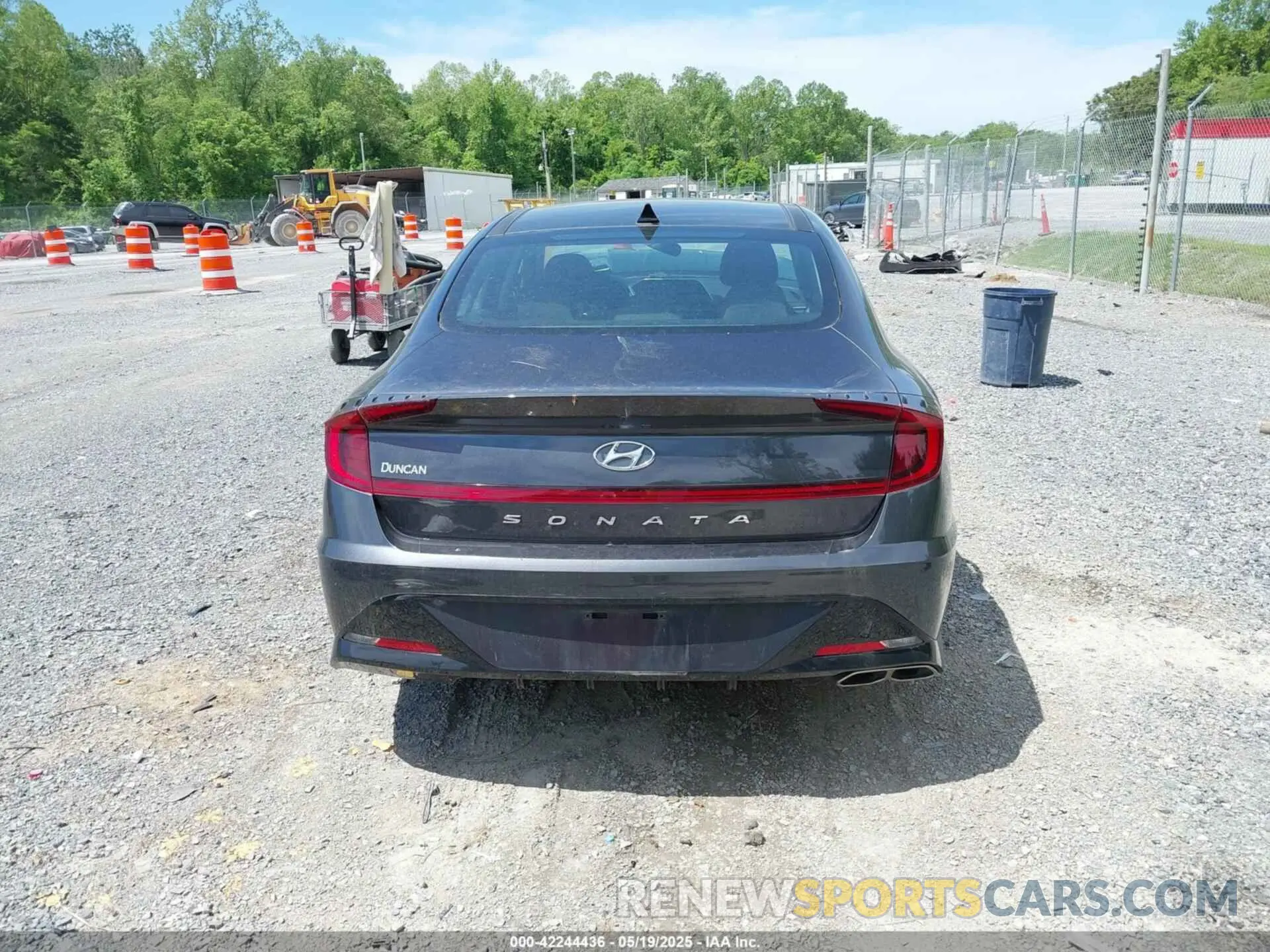 15 Photograph of a damaged car 5NPEF4JA9LH031368 HYUNDAI SONATA 2020