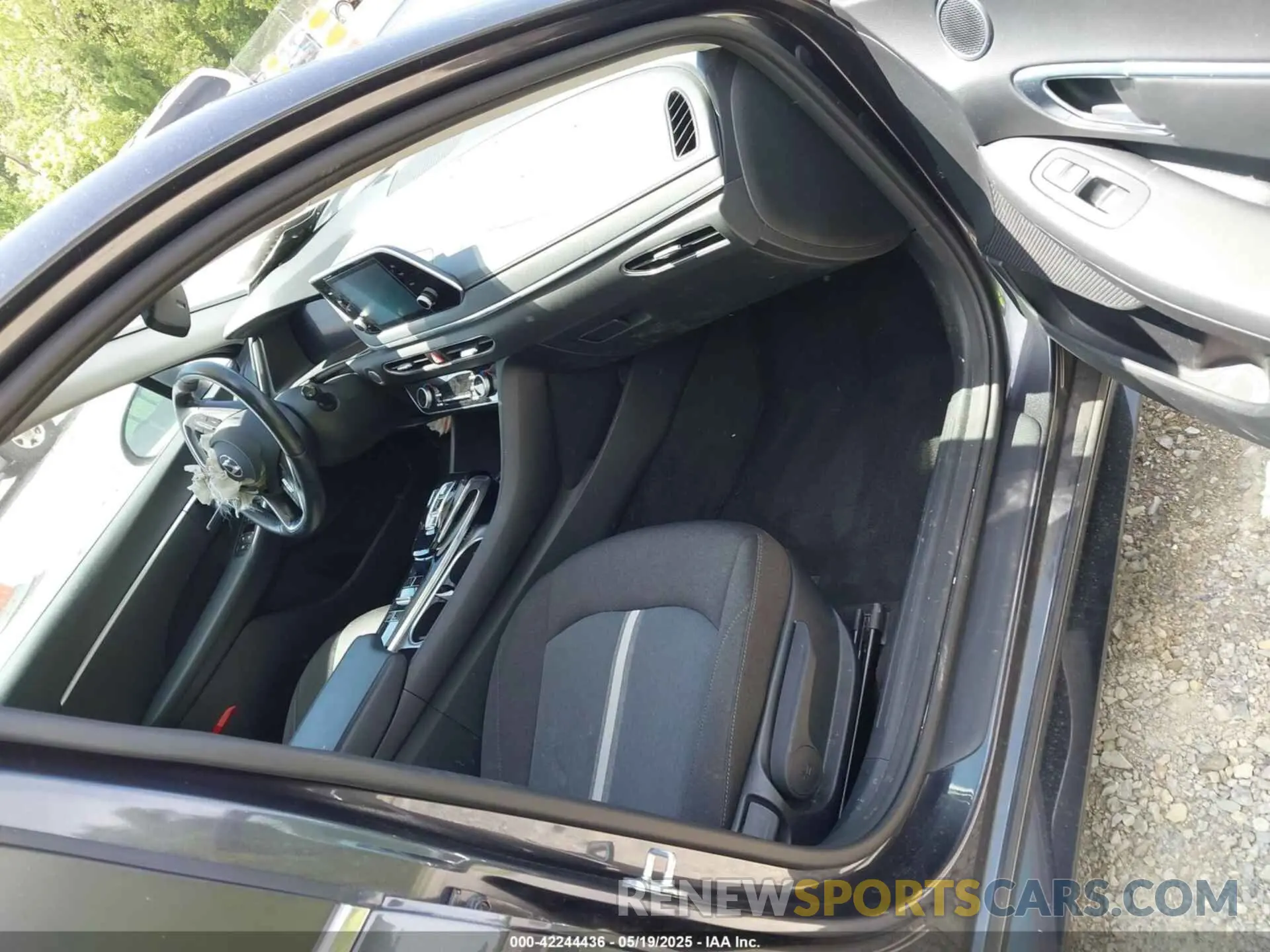 5 Photograph of a damaged car 5NPEF4JA9LH031368 HYUNDAI SONATA 2020