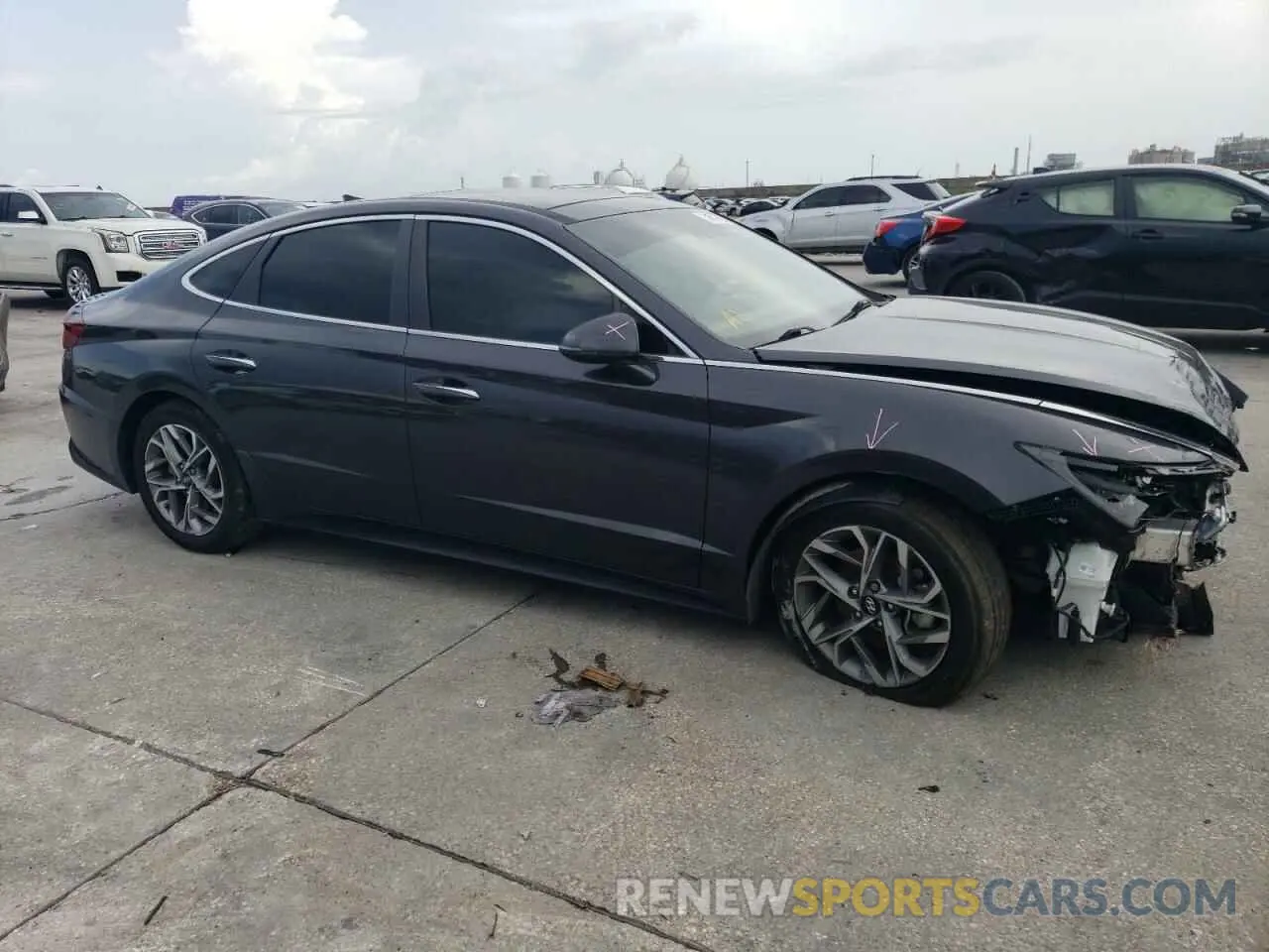 4 Photograph of a damaged car 5NPEF4JA9LH031676 HYUNDAI SONATA 2020